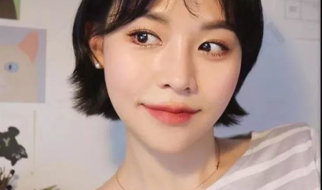 短发小姐姐吃面条视频,面条舞动间尽显魅力